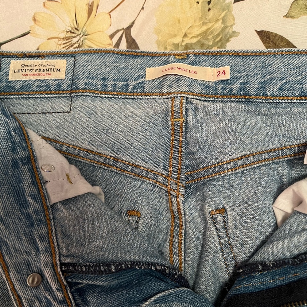 Levis loose wide leg jeans